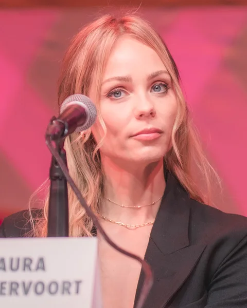 Laura Vandervoort.